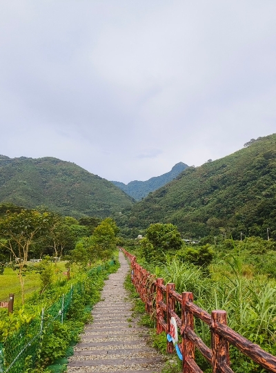 睡到自然醒→動手做簡單早餐→營地放鬆休息、或周邊走走→ 返程回家(13:00前)